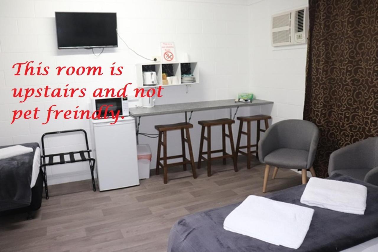 Spanish Lace Motor Inn Таунсвил Екстериор снимка