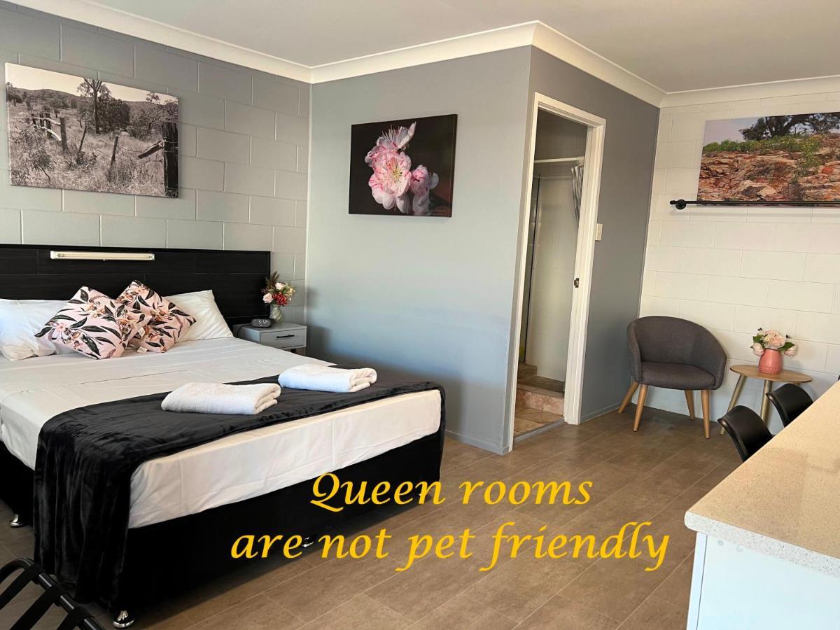 Spanish Lace Motor Inn Таунсвил Екстериор снимка