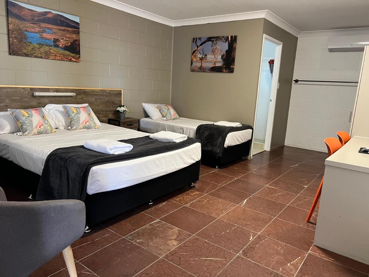 Spanish Lace Motor Inn Таунсвил Екстериор снимка