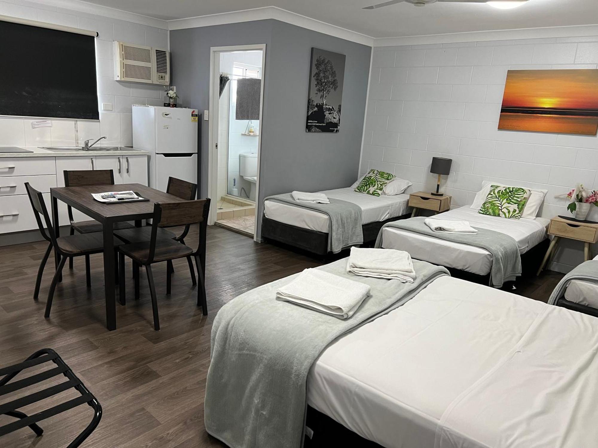Spanish Lace Motor Inn Таунсвил Екстериор снимка