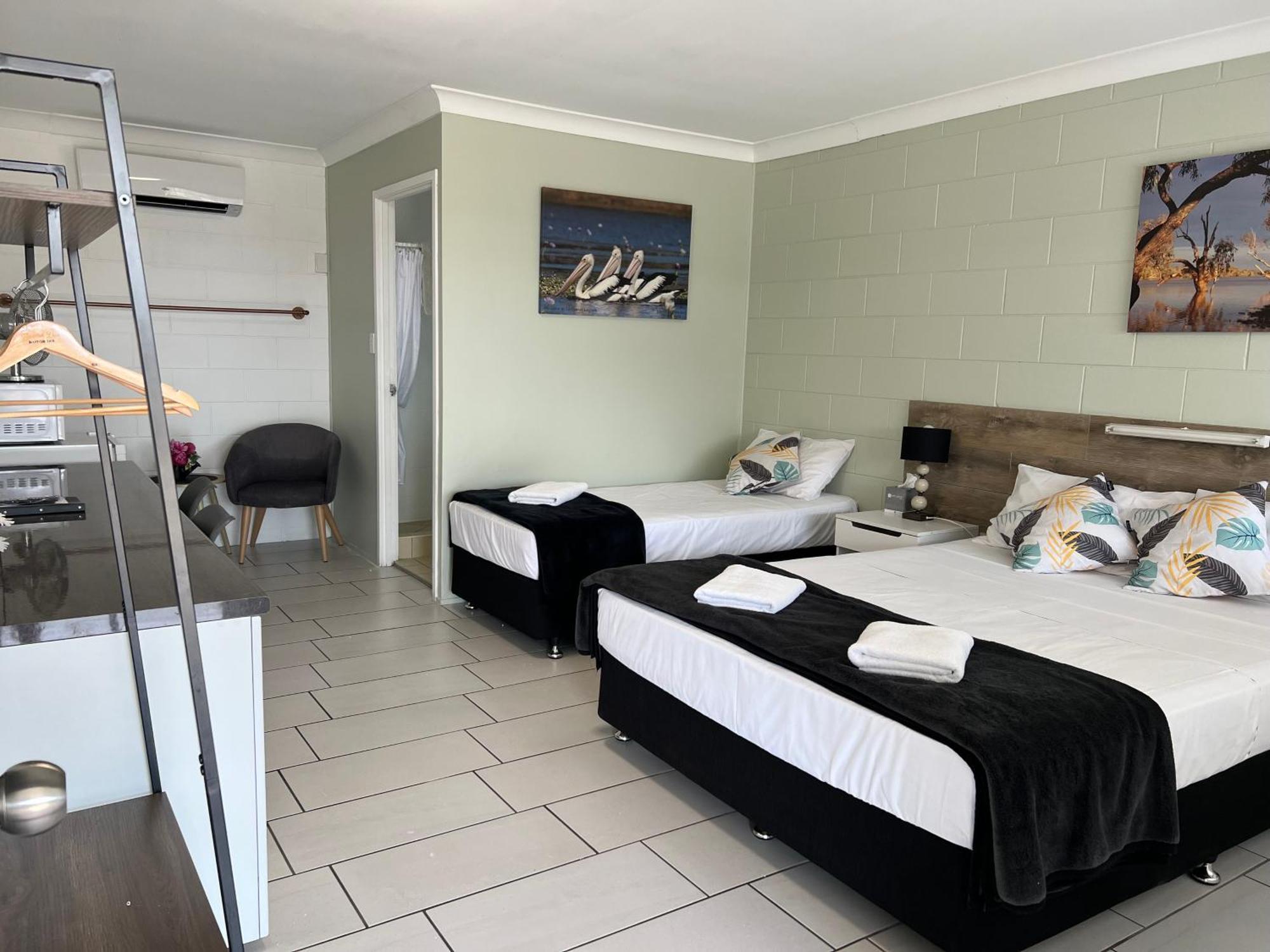 Spanish Lace Motor Inn Таунсвил Екстериор снимка