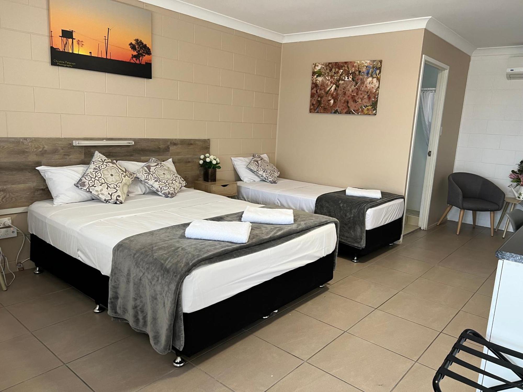 Spanish Lace Motor Inn Таунсвил Екстериор снимка