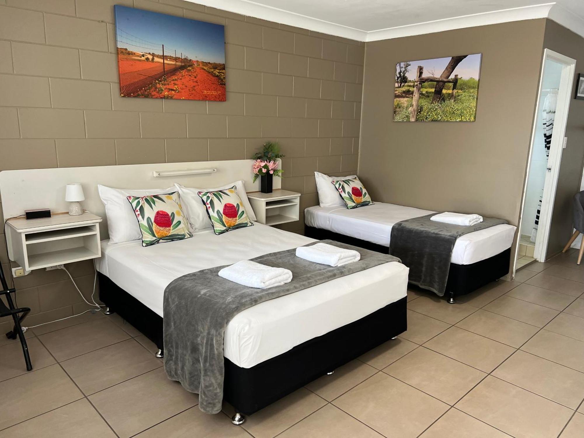 Spanish Lace Motor Inn Таунсвил Екстериор снимка