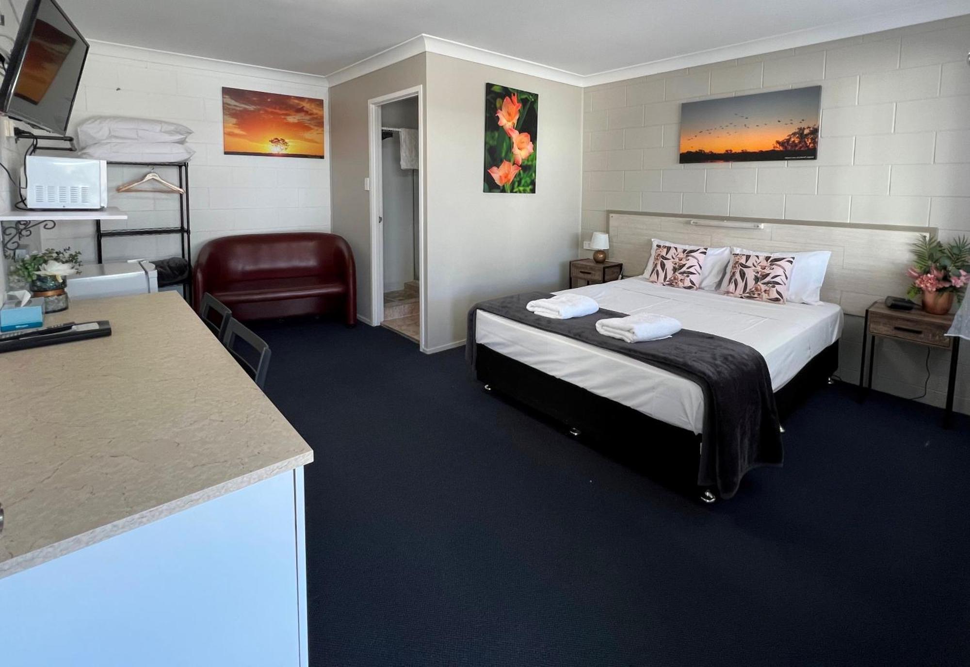 Spanish Lace Motor Inn Таунсвил Екстериор снимка
