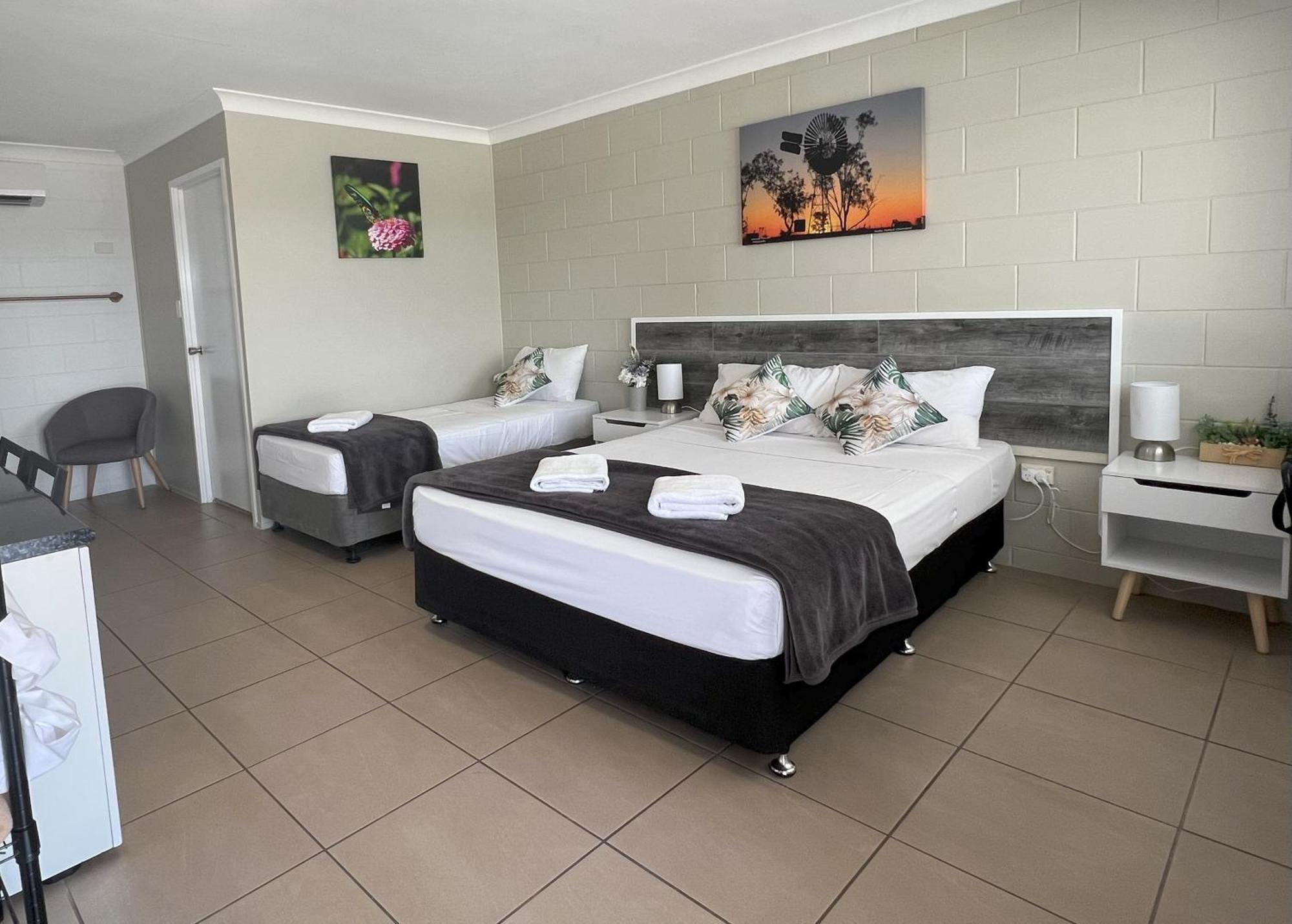 Spanish Lace Motor Inn Таунсвил Екстериор снимка