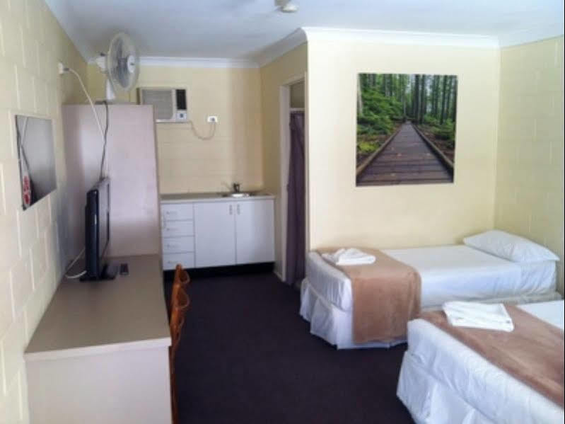 Spanish Lace Motor Inn Таунсвил Екстериор снимка